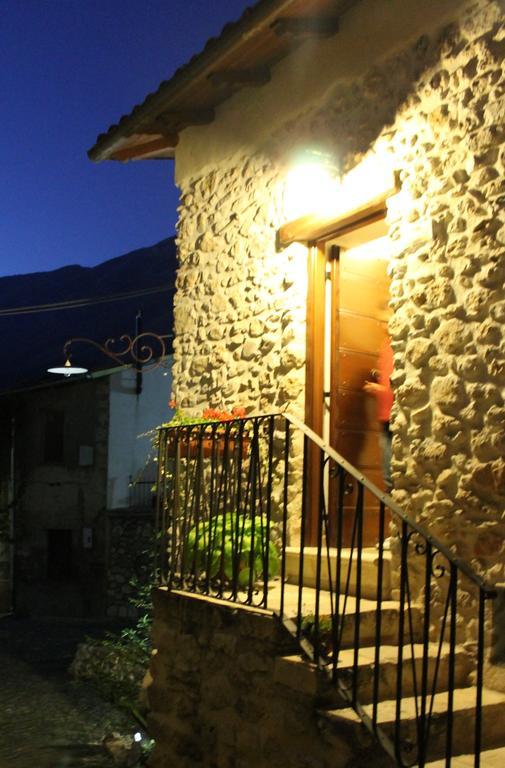 Le Pagliare Del Gran Sasso Frühstückspension Assergi